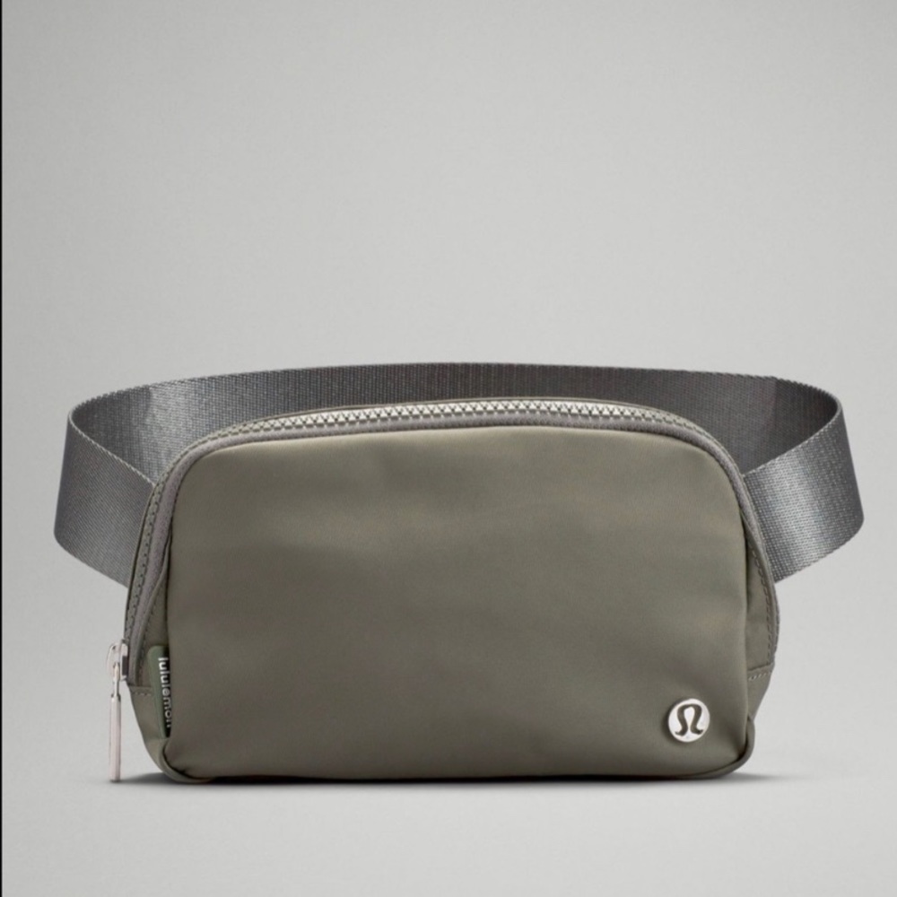 NWT Lululemon Everywhere Belt Bag